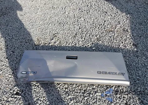 2000 Chevrolet S-10 Ls from USA, damaged, VIN 1GCCT19W2Y8111907